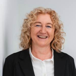 Speaker - Claudia Heil